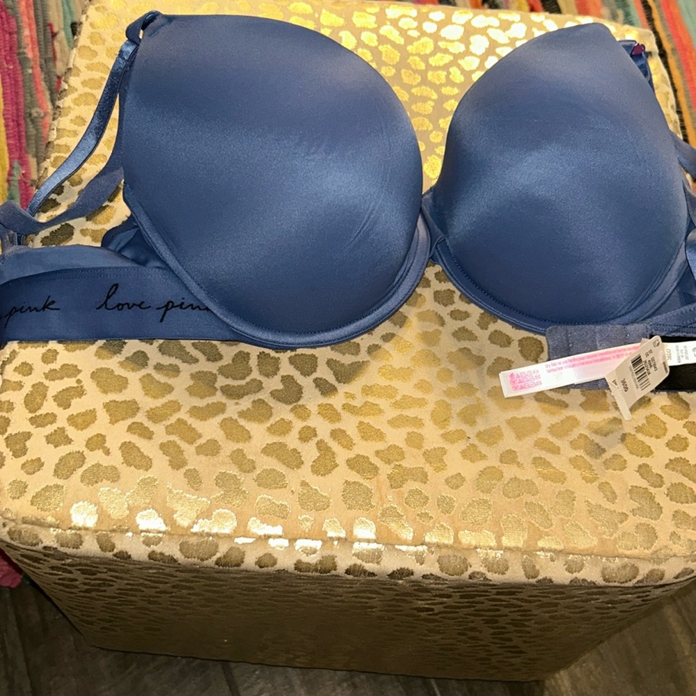 Victoria secret pink bra 36 DD (price is firm)